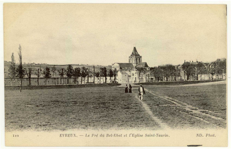 Evreux-Ville. Le Pré du Bel-Ebat et l'Eglise Saint-Taurin.