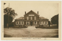 Acquigny. Ecole et Mairie.