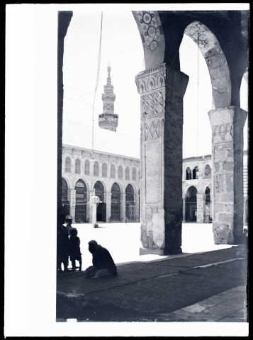 Cour intérieure de la mosquée de Damas (Syrie).