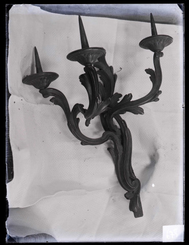 Presbytère de Sainte-Croix de Bernay (Eure), appliques.
