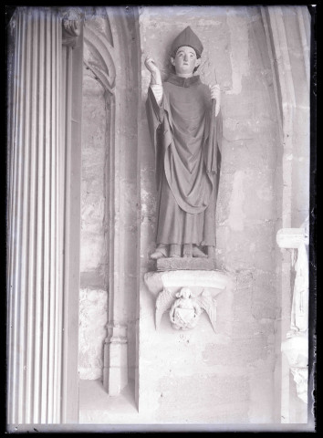 Statue de Saint-Romain de l'église de Guiry-en-Vexin (Val-d'Oise).