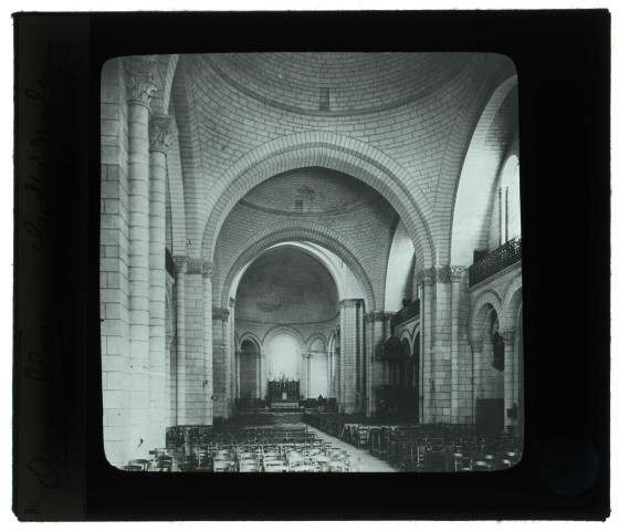 Cathédrale Saint-Pierre d'Angoulême (Charente), nef et chœur.