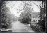Moulin sur l'Andelle traversant Radepont (Eure).