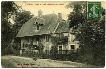 Fourges. Façade postérieure du moulin.