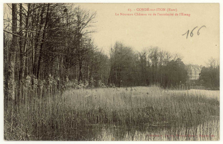 Condé-sur-Iton. Le Nouveau Château vu de l'extrémité de l'Etang.