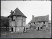 Pigeonnier à colombages.