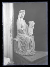 Statue de Vierge à l'enfant.