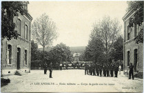 Andelys (Les). Ecole militaire - Corps de garde sous les armes.