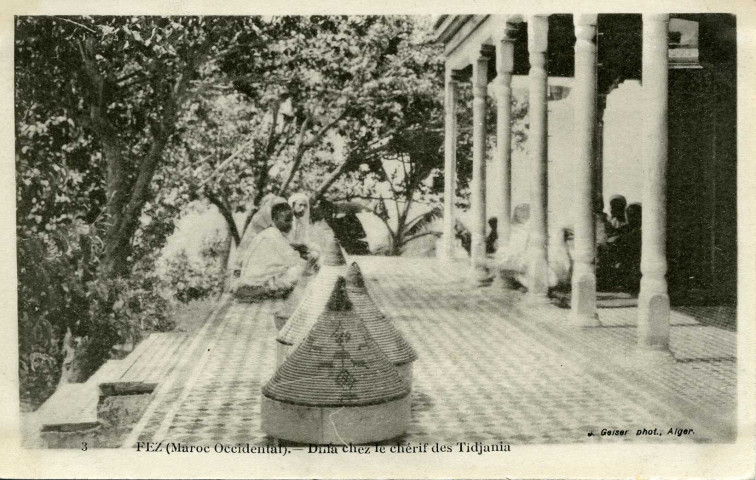 FEZ - (Maroc Occidental). - Diifa chez le chérif des Tidjania