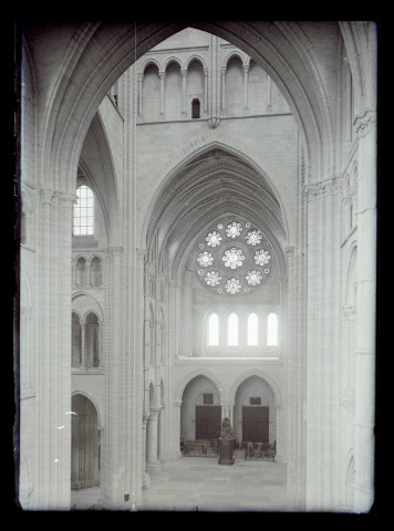 Bras nord du transept et rose de la cathédrale Notre-Dame de Laon (Aisne).