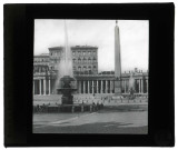 Palais pontifical et obélisque au Vatican.