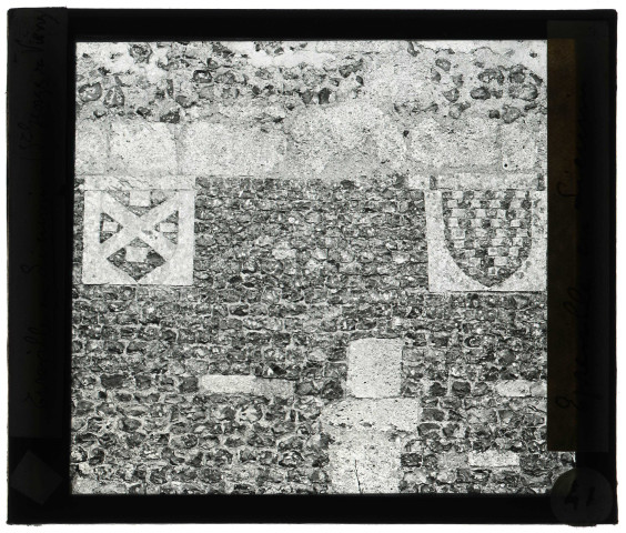 Église d'Épreville-en-Lieuvin (Eure), appareillage du mur.