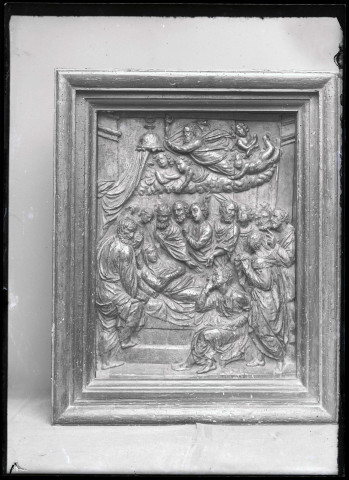 Panneau de bois sculpté représentant la mort de Marie.