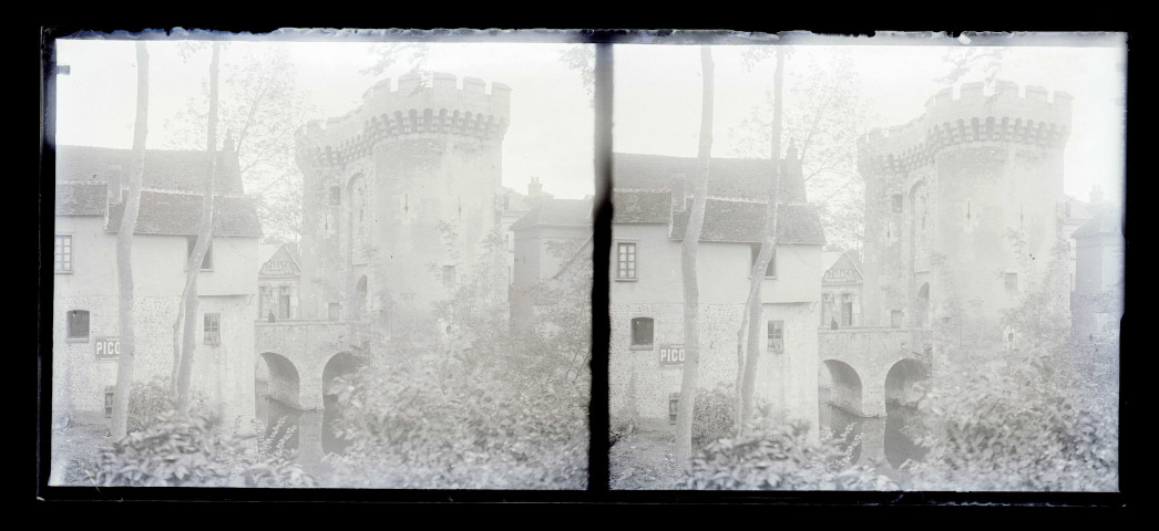 Porte fortifiée d'une ville.