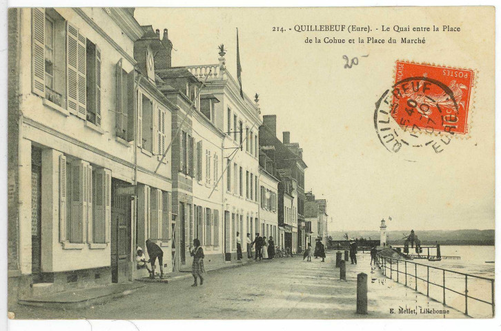 Quillebeuf-sur-Seine. Le Quai entre la Place de la Cohue et la Place du Marché.