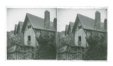 Boucherie au rez-de-chaussée d'une maison à pans de bois, rue de Lusignan de Fougères (Ille-et-Vilaine).