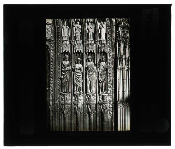 Cathédrale Notre-Dame de Strasbourg (Bas-Rhin), porte sud, ébrasement droit, "Les Vierges sages".