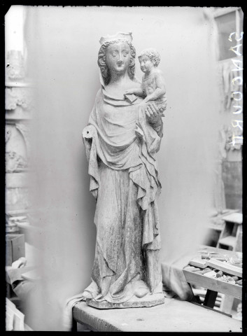 Statue de Vierge à l'enfant de l'église de Sancourt (Eure).