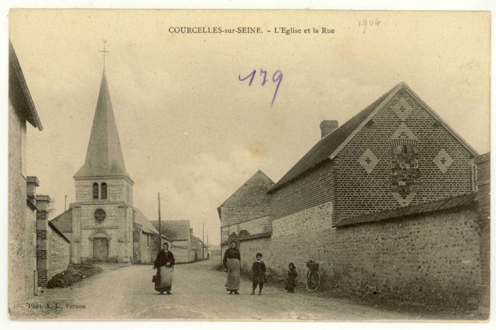 Courcelles-sur-Seine. L'Eglise et la Rue.