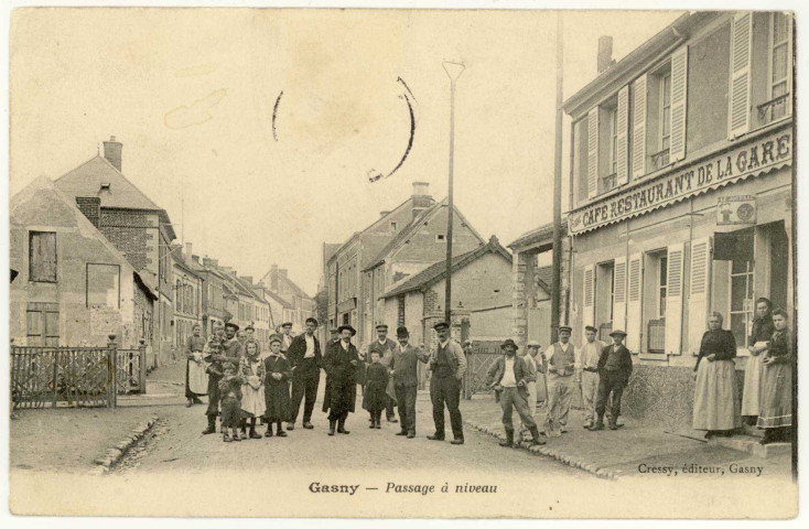 Gasny. Passage à niveau.