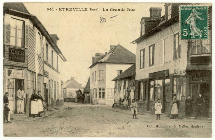 Étréville. La Grande Rue.
