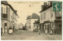 Étréville. La Grande Rue.