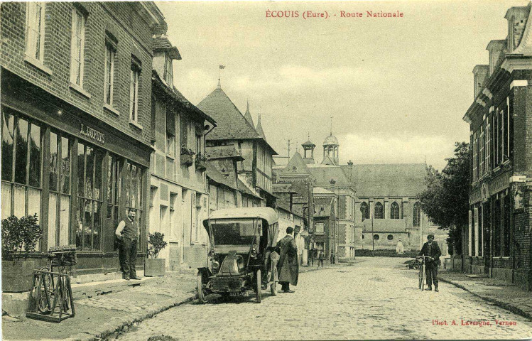 Ecouis. Route Nationale.