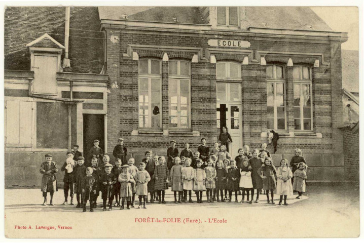 Forêt-la-Folie. L'Ecole.
