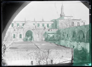 Entrée d'une mosquée à Alep (Syrie).