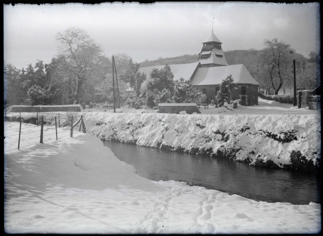 Église de Rosay-sur-Lieure (Eure) sous la neige.