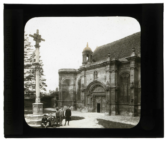 Église de Magny-en-Vexin (Val-d'Oise), façade et portail sud.