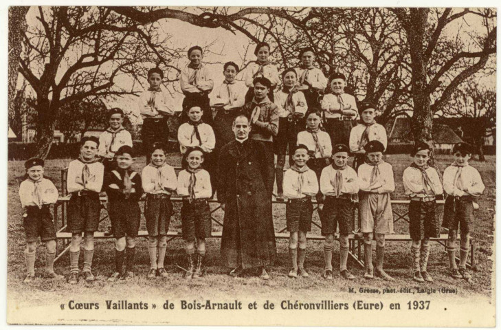 Chéronvilliers. Coeurs Vaillants de Bois-Arnault et de Chéronvilliers en 1937.