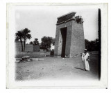 Porte de Nectanebo du temple de Karnak de Louxor (Égypte).
