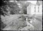 Jardin et rivière de l'abbaye Notre-Dame de Fontenelle de Saint-Wandrille-Rançon (Seine-Maritime).