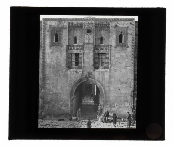 Porte du khan al Wazir à Alep (Syrie).