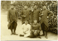 Evreux-Ville. Soldats en permision.