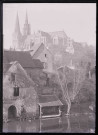 Canaux et lavoirs, au loin la cathédrale de Chartres (Eure-et-Loir).