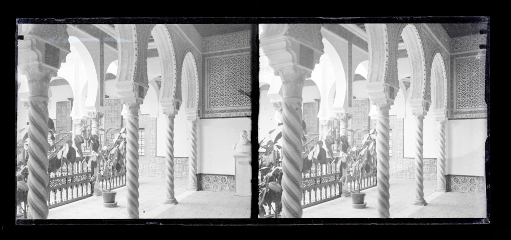 Cour intérieure du palais épiscopal d'Alger (Algérie).