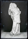 Statue de la Vierge à l'enfant de Lisors (Eure), détail de draperie.