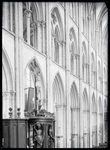 Nef de la collégiale Saint-Laurent de Eu (Seine-Maritime).