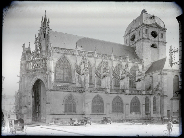 Vue d'ensemble de l'église Notre-Dame d'Alençon (Orne).