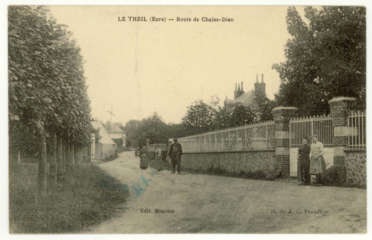Chaise-Dieu-du-Theil. Route de Chaise-Dieu.