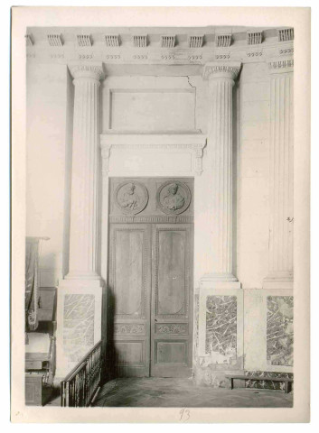 Intérieur de l'église Saint-Julien de Bois-Normand-près-Lyre (Eure, France)