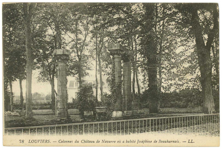 Louviers-Ville. Colonnes du Château de Navarre où a habité Joséphine de Beauharnais.