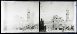 Ruines au pied du minaret de Damas (Syrie).