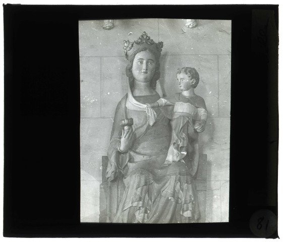 Église de Saint-Ouen-de-Thouberville (Eure), statue polychrome de Vierge à l'enfant.