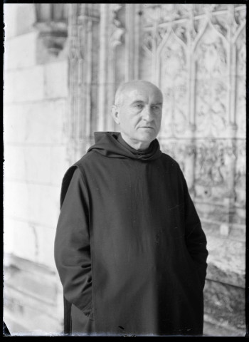 Portrait d'un moine bénédictin de l'abbaye Notre-Dame de Fontenelle de Saint-Wandrille-Rançon (Seine-Maritime).