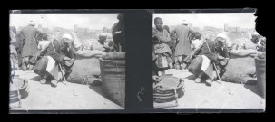 Scène de marché au pied de la citadelle d'Alep (Syrie).