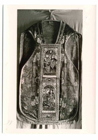 Une chasuble dans l'église de Bézu-la-Forêt (Eure, France)