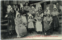 Divers. A travers la Normandie. - Coiffes et Costumes anciens - Un Groupe de Jeunes Normandes.